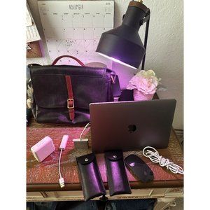 2018 Macbook pro 13"-Touch Bar-(intel i5/2.3ghz Quad/8gb/500gb-space grey bundle